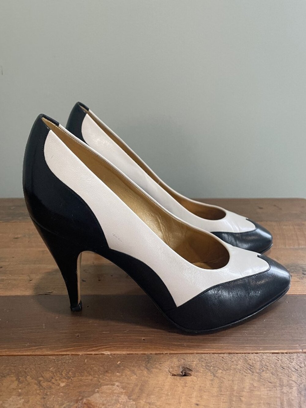 Vintage Gucci Black & White Two-Tone Leather Pumps | EU 39 / US 8.5 - Picture 2 of 5